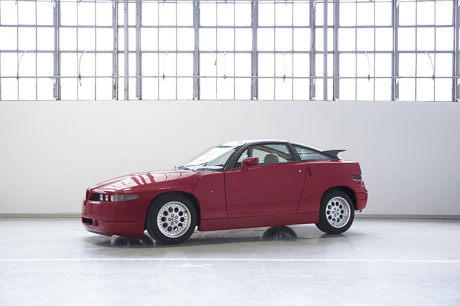 アオられてないのに思わず避けちゃうオラオラ感！　自動車史上に残る「超」強面クルマ４選