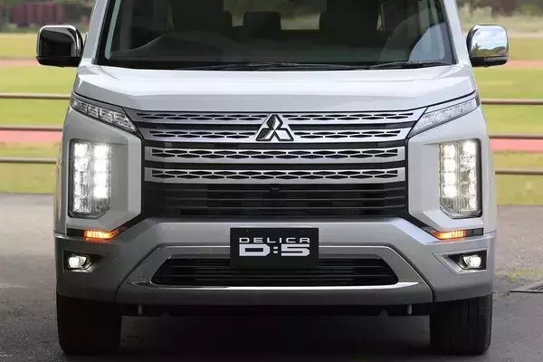 「アオられてないのに思わず避けちゃうオラオラ感！　自動車史上に残る「超」強面クルマ４選」の画像