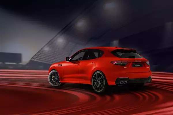 「なんと限定14台！　伝説のマシンをオマージュしたマセラティFトリブートを発売！」の画像