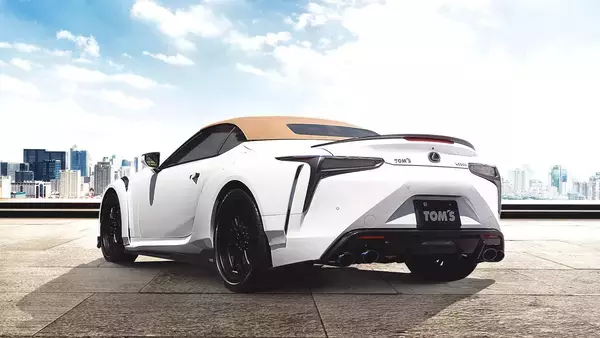 「全幅＋50mmでベース車比＋495万円の1995万円！　TOM'SレクサスLC500コンバーチブルの注文受付開始」の画像