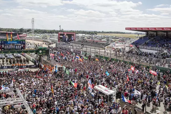 「人気はF1が上！　歴史はインディ500に敵わない！　それでもル・マン24時間レースが「伝説」たる理由」の画像