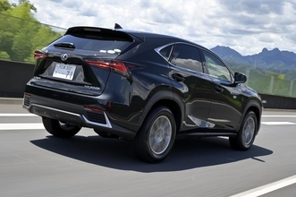 理論派モータージャーナリストの中谷明彦がSUV専用設計タイヤ「ブリヂストン ALENZA」2本を比較試乗