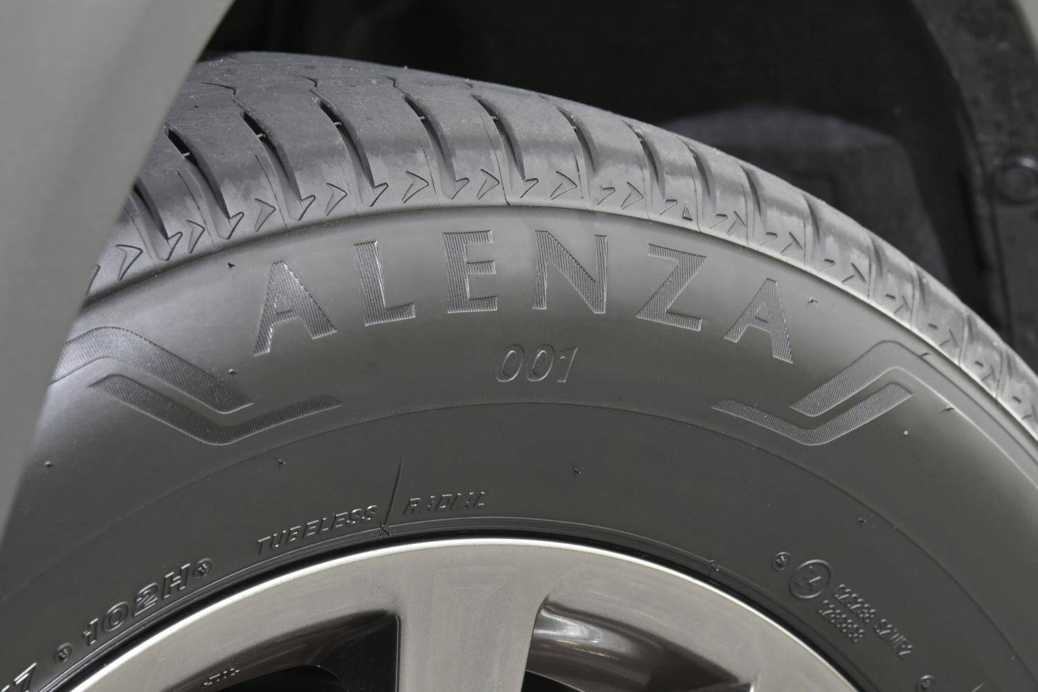 理論派モータージャーナリストの中谷明彦がSUV専用設計タイヤ「ブリヂストン ALENZA」2本を比較試乗