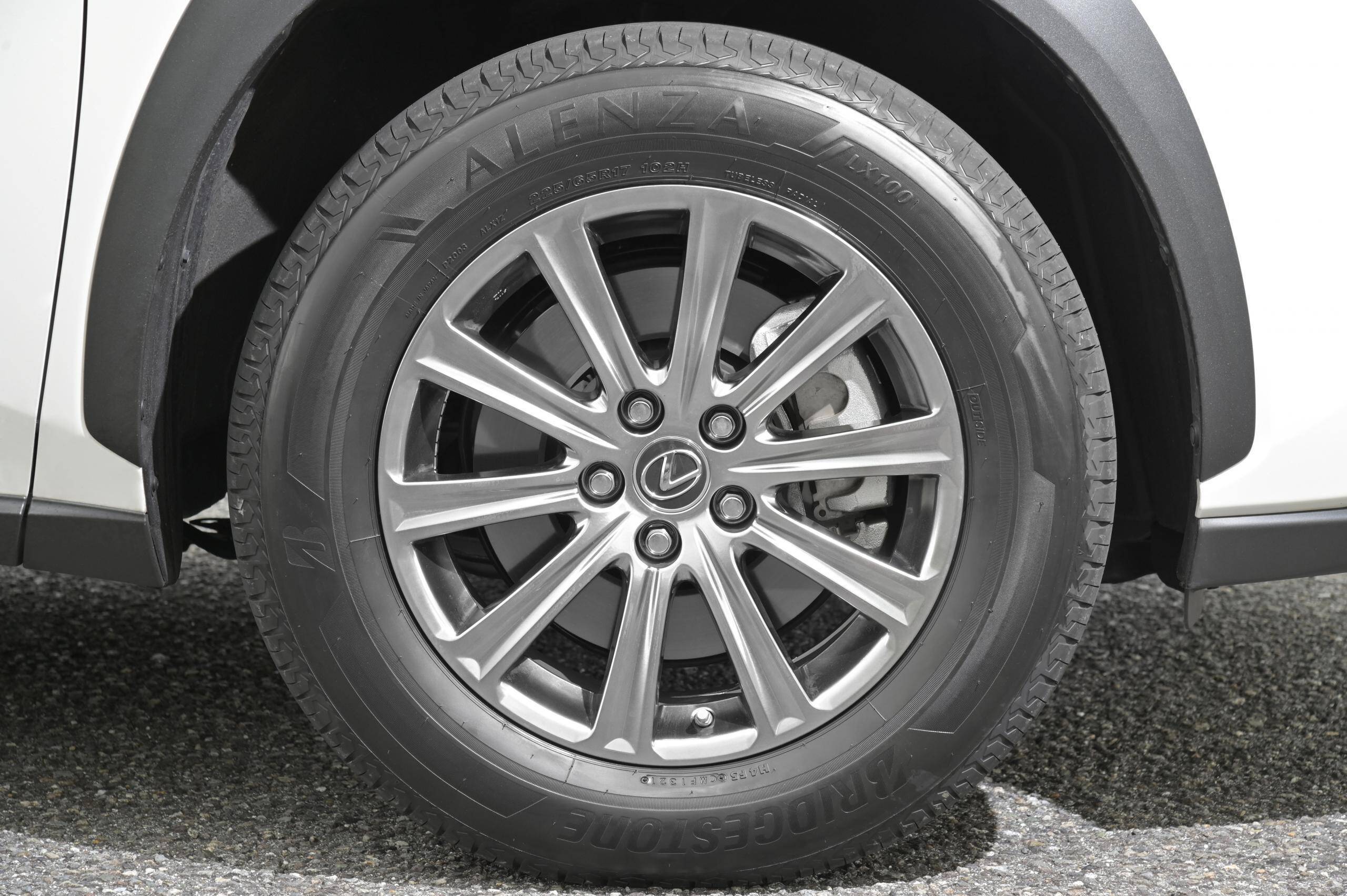 理論派モータージャーナリストの中谷明彦がSUV専用設計タイヤ「ブリヂストン ALENZA」2本を比較試乗