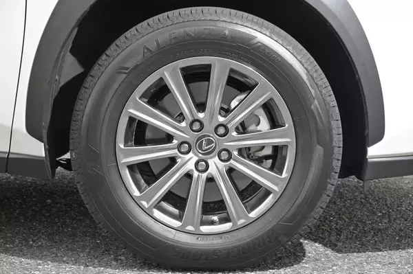 「理論派モータージャーナリストの中谷明彦がSUV専用設計タイヤ「ブリヂストン ALENZA」2本を比較試乗」の画像