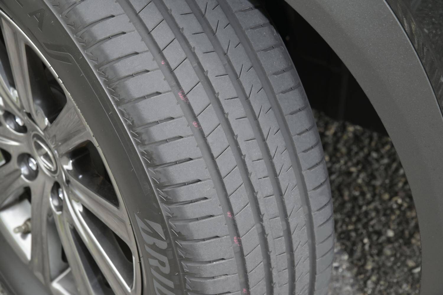 理論派モータージャーナリストの中谷明彦がSUV専用設計タイヤ「ブリヂストン ALENZA」2本を比較試乗