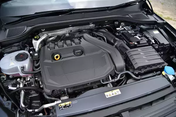 「【試乗】ライバル車に「ショック」を与えること確実！　ハッチバックを超えるゴルフ・ヴァリアントの乗り味が凄い」の画像