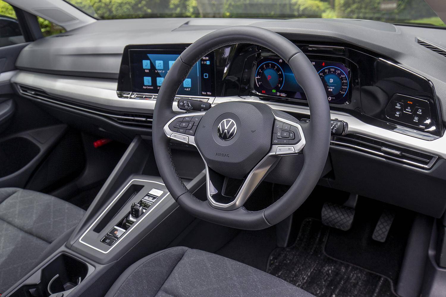 【試乗】ライバル車に「ショック」を与えること確実！　ハッチバックを超えるゴルフ・ヴァリアントの乗り味が凄い