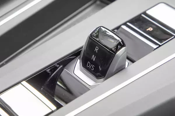 「【試乗】ライバル車に「ショック」を与えること確実！　ハッチバックを超えるゴルフ・ヴァリアントの乗り味が凄い」の画像