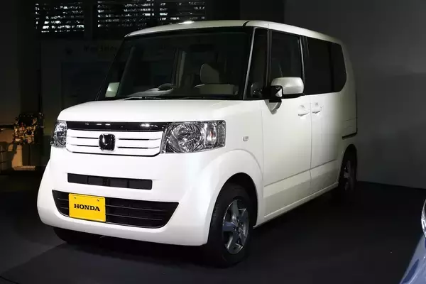 「ドッチが新型？　先代「そっくり」のモデルチェンジを行う理由と「知られざる」メリットとは」の画像