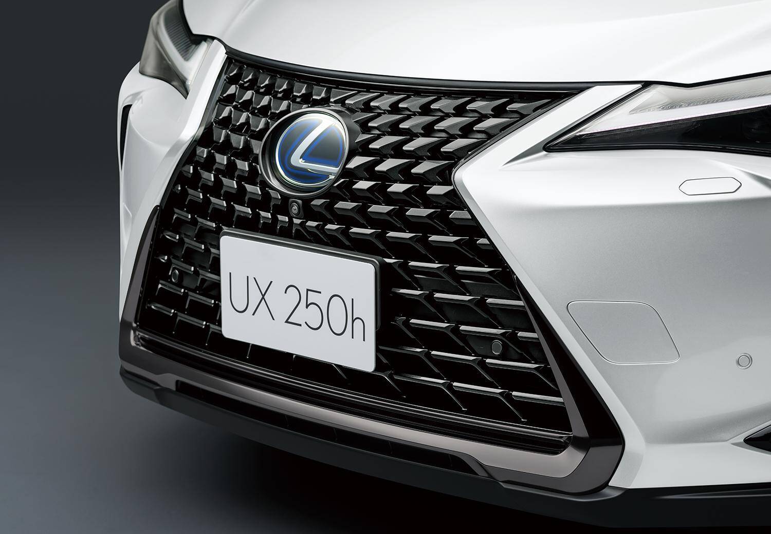 レクサスUXがさらに快適性と使い勝手を向上させる一部改良を実施！　２台の特別仕様車もあわせて設定して発売