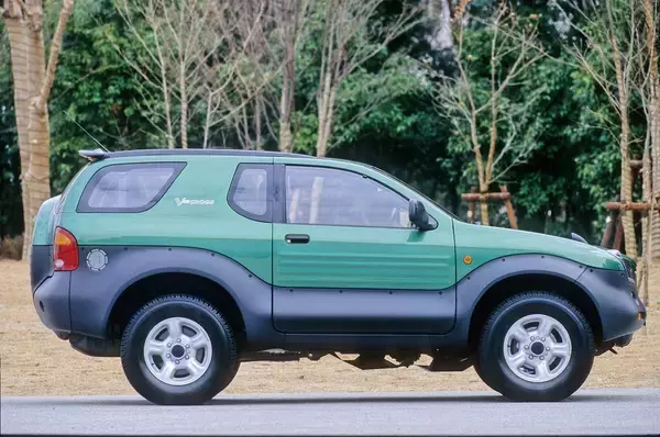 「よくぞ市販した！　「勢い」で出したとしか思えない日本車らしからぬ「ぶっ飛んだ」クルマ５選」の画像