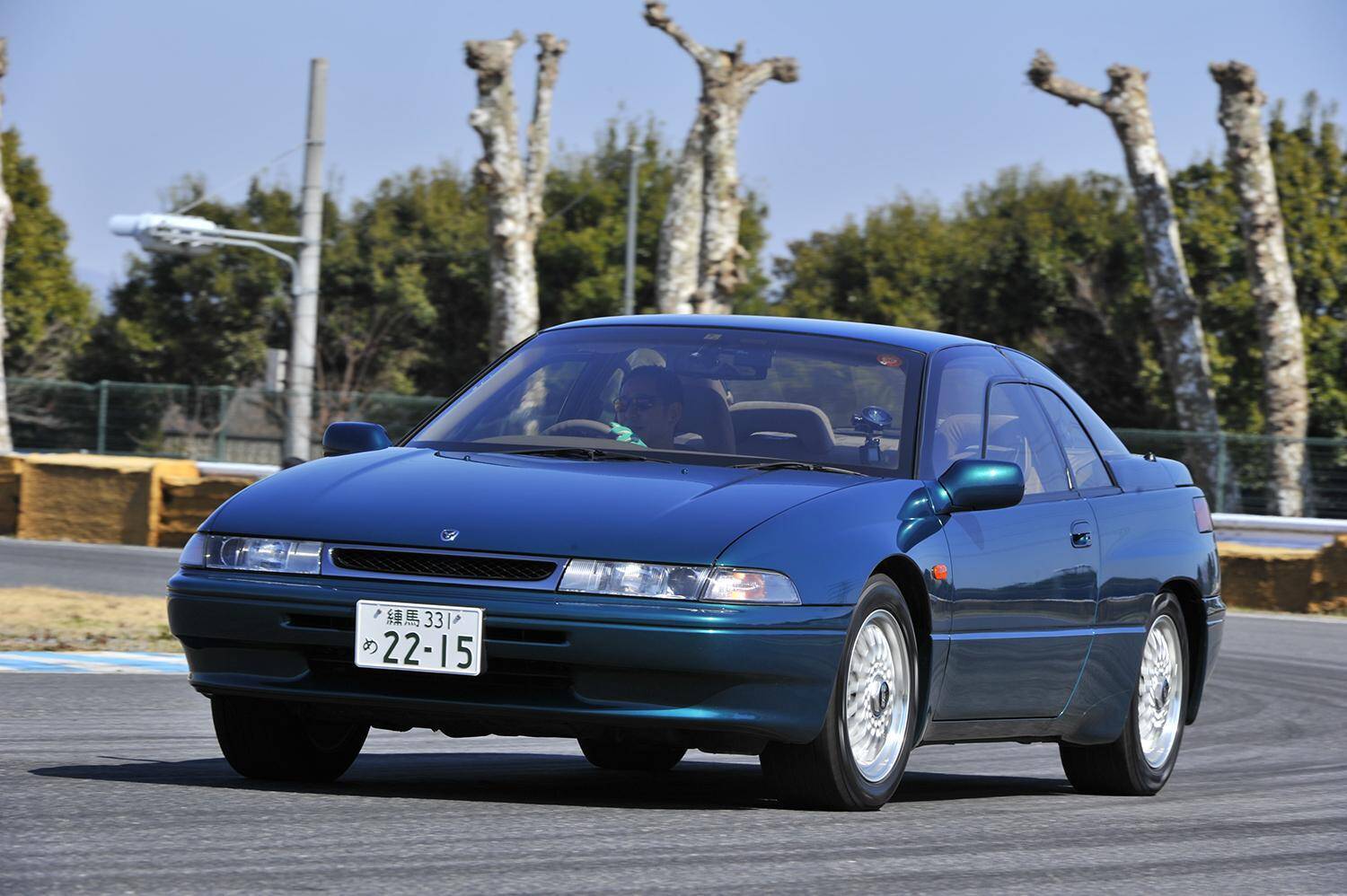 よくぞ市販した！　「勢い」で出したとしか思えない日本車らしからぬ「ぶっ飛んだ」クルマ５選