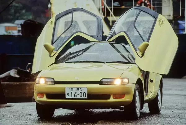 「よくぞ市販した！　「勢い」で出したとしか思えない日本車らしからぬ「ぶっ飛んだ」クルマ５選」の画像