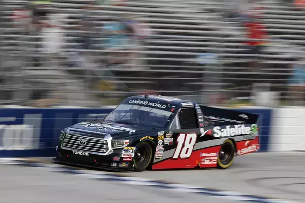 「「ユーザーの要望だから」って本気？　アメ車がスーパースポーツでもOHVエンジンを採用する「単純明快」な理由」の画像