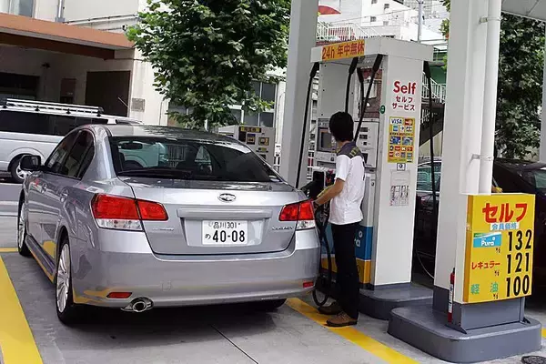 右か左かセンターか……はたまた左右2本出しか！　クルマのマフラーの出口位置はどのように決まるのか