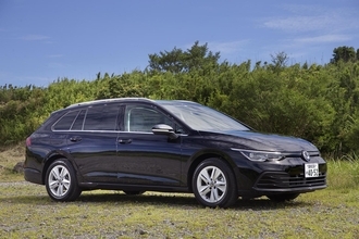 日本の国民車「カローラ」マニアのライターが心惹かれるのは世界の国民車「VWゴルフ」だった！