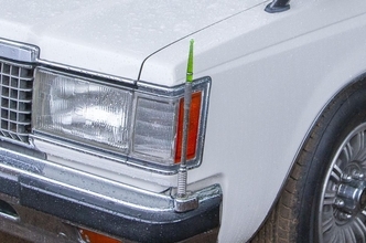 「へたくそ棒」なんて揶揄され「消え気味」のコーナーポール！　いま装着車に乗ってみたらメチャクチャ便利だった