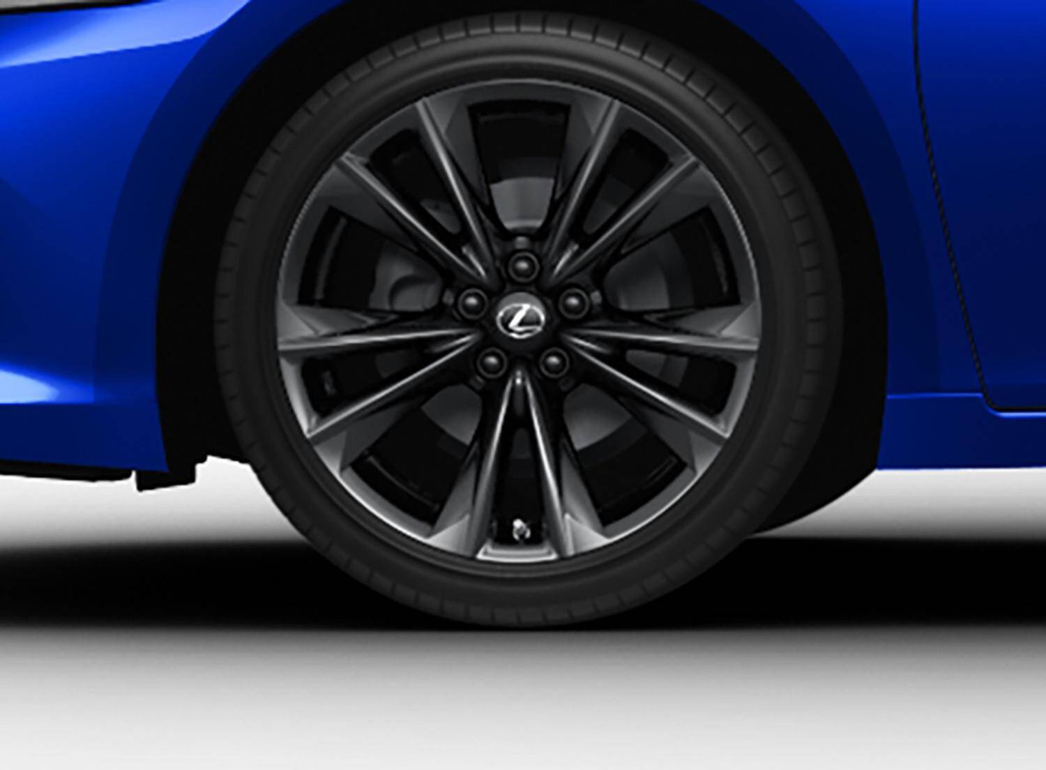 走りも外観もインテリアも徹底的にこだわった伝統の1台が新型に！　レクサス 新型ESを発売