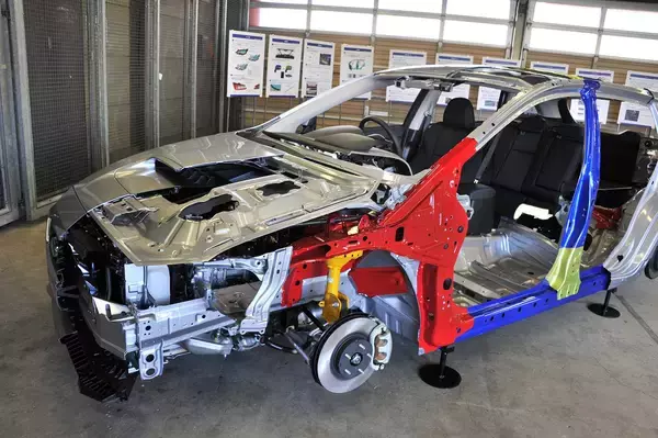 「「シャープ」「ダル」「クイック」！　クルマの「ハンドリング」って何？」の画像