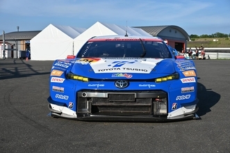 世界で唯一のハイブリッドGTカー！　日本最高峰のレースをあえて純エコカーの「プリウス」で闘う理由とは