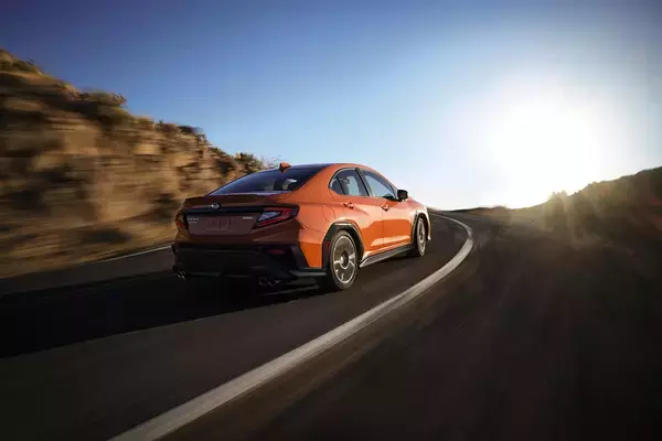 「275馬力のアグレッシブな姿を世界初公開！　新型スバルWRXが北米でついにベールを脱いだ！」の画像