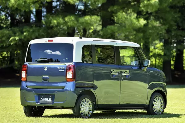 「軽自動車の「ちょうどいい」対決！　「ワゴンＲスマイル」と「ムーヴキャンバス」を全方位で徹底比較した」の画像