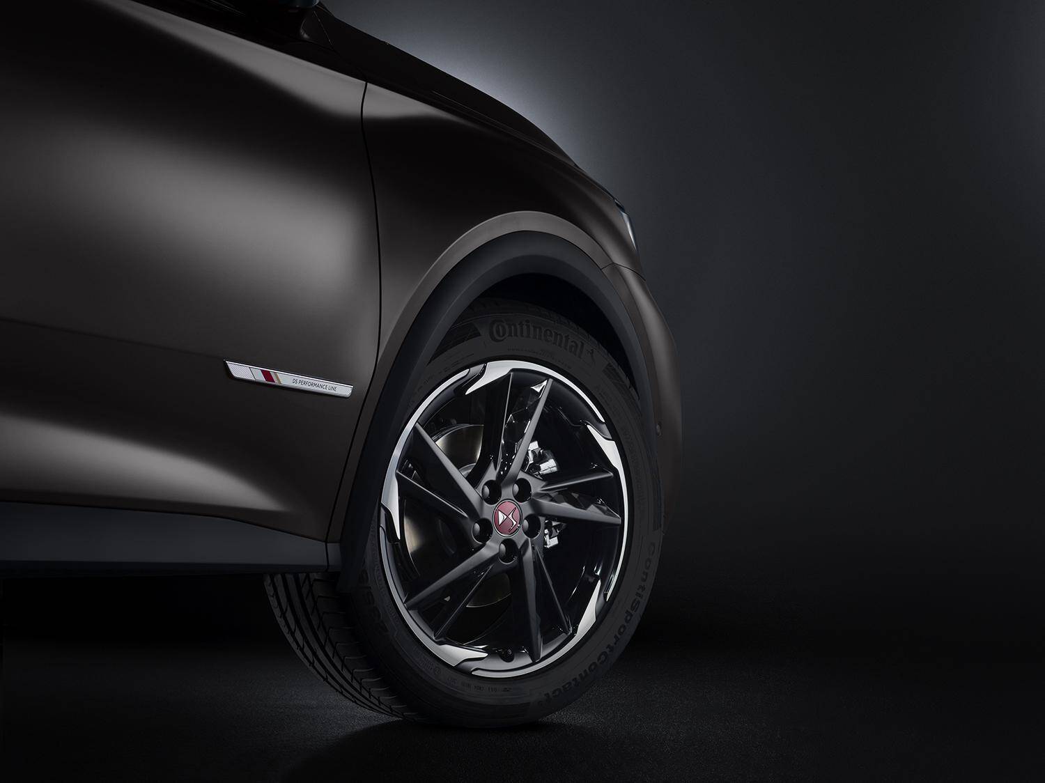 フォーミュラーEのレーシングテイストをフラッグシップSUVに！　DS7 CROSSBACK初のパフォーマンスラインを設定