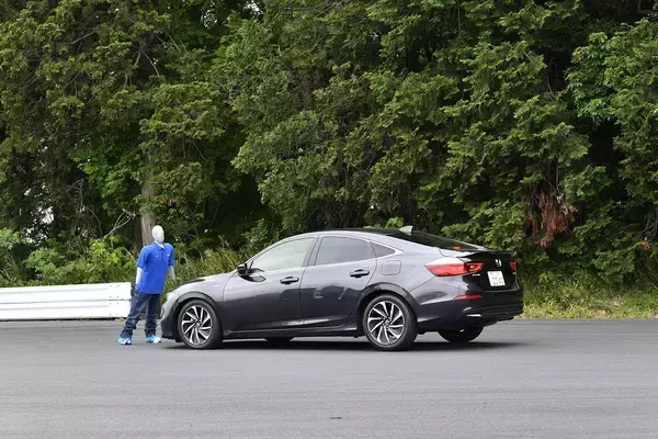 「なんでもっと「わかりやすく」ならない？　クルマを買うなら最低限覚えておきたい「アルファベット」の装備４つ」の画像