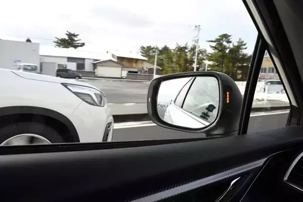 「なんでもっと「わかりやすく」ならない？　クルマを買うなら最低限覚えておきたい「アルファベット」の装備４つ」の画像