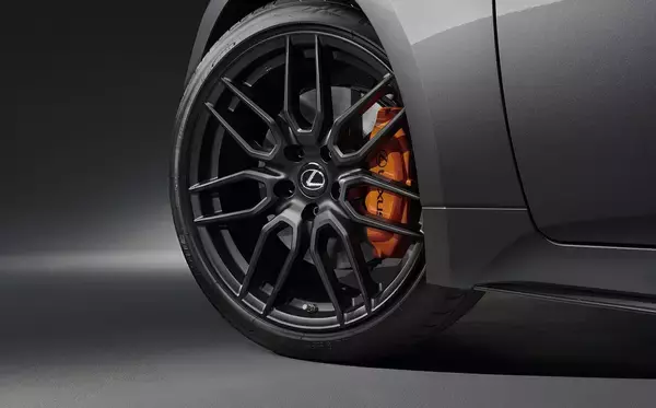 「レクサスIS"F SPORT"に黒をテーマにした２台の特別仕様車を設定！　通常モデルのISも一部改良で利便性を向上」の画像