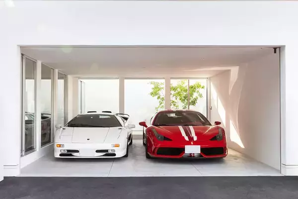 「フェラーリやランボルギーニの「車検時」の代車は？　スーパーカーはやっぱり「特別」だった！」の画像