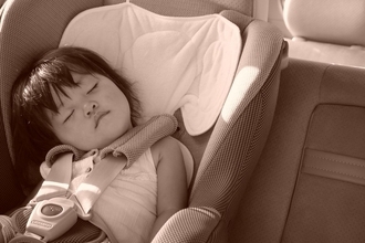 絶対にあってはならない子供の車内閉じ込め事故！　それでも万が一のために「子供」に教えておくべきこととは