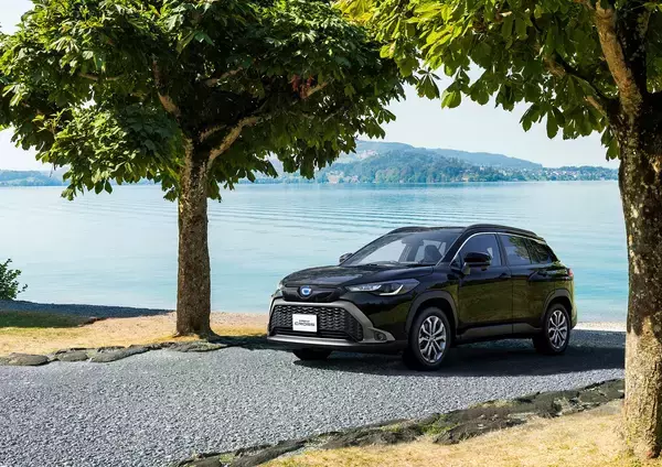 199万円って安すぎないか？　カローラクロスを「ほぼ同額の国産車」と比べてみた