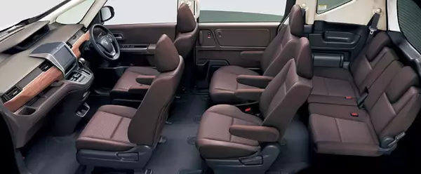 「199万円って安すぎないか？　カローラクロスを「ほぼ同額の国産車」と比べてみた」の画像