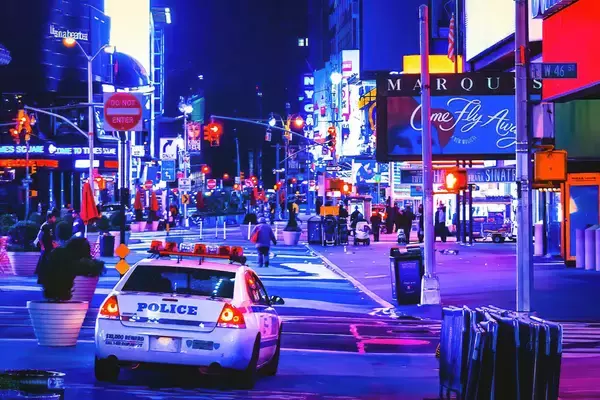 アメリカの「ドラマ」に登場するクルマは「車種」に重要な意味あり！　適当に「翻訳」する「日本語字幕」は問題