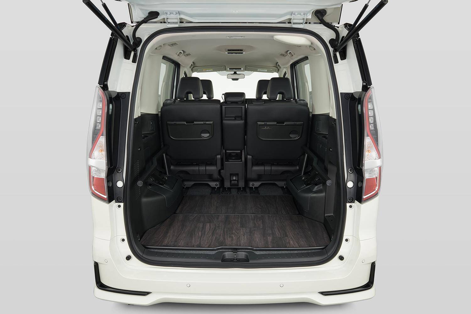 「スライドドア」＋「低床フロア」だけじゃ足りない！　子どもも高齢者もあらゆる家族が満足するクルマをズバリ挙げる