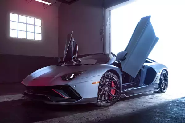 「限定車ベースの超限定車まであった！　最後の自然吸気V12ランボルギーニ「アヴェンタドール」の「華麗すぎる」特別モデルの世界」の画像