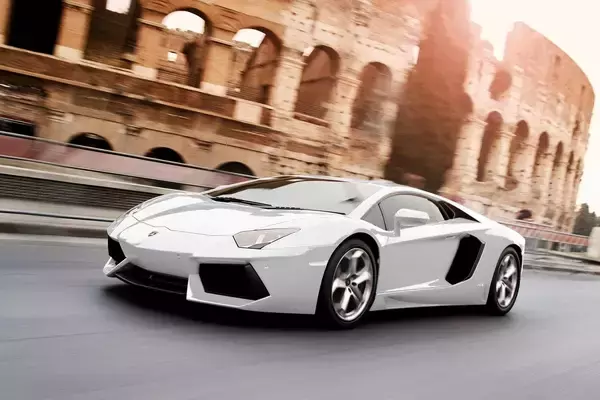 「限定車ベースの超限定車まであった！　最後の自然吸気V12ランボルギーニ「アヴェンタドール」の「華麗すぎる」特別モデルの世界」の画像