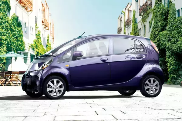 「軽トラにSUVまである！　スポーツカーでもない「ベタベタの実用車」がMRやRRを採用する「至極実用的」な理由」の画像