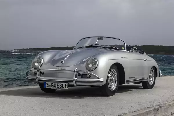 「軽トラにSUVまである！　スポーツカーでもない「ベタベタの実用車」がMRやRRを採用する「至極実用的」な理由」の画像