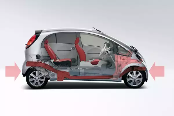 「軽トラにSUVまである！　スポーツカーでもない「ベタベタの実用車」がMRやRRを採用する「至極実用的」な理由」の画像