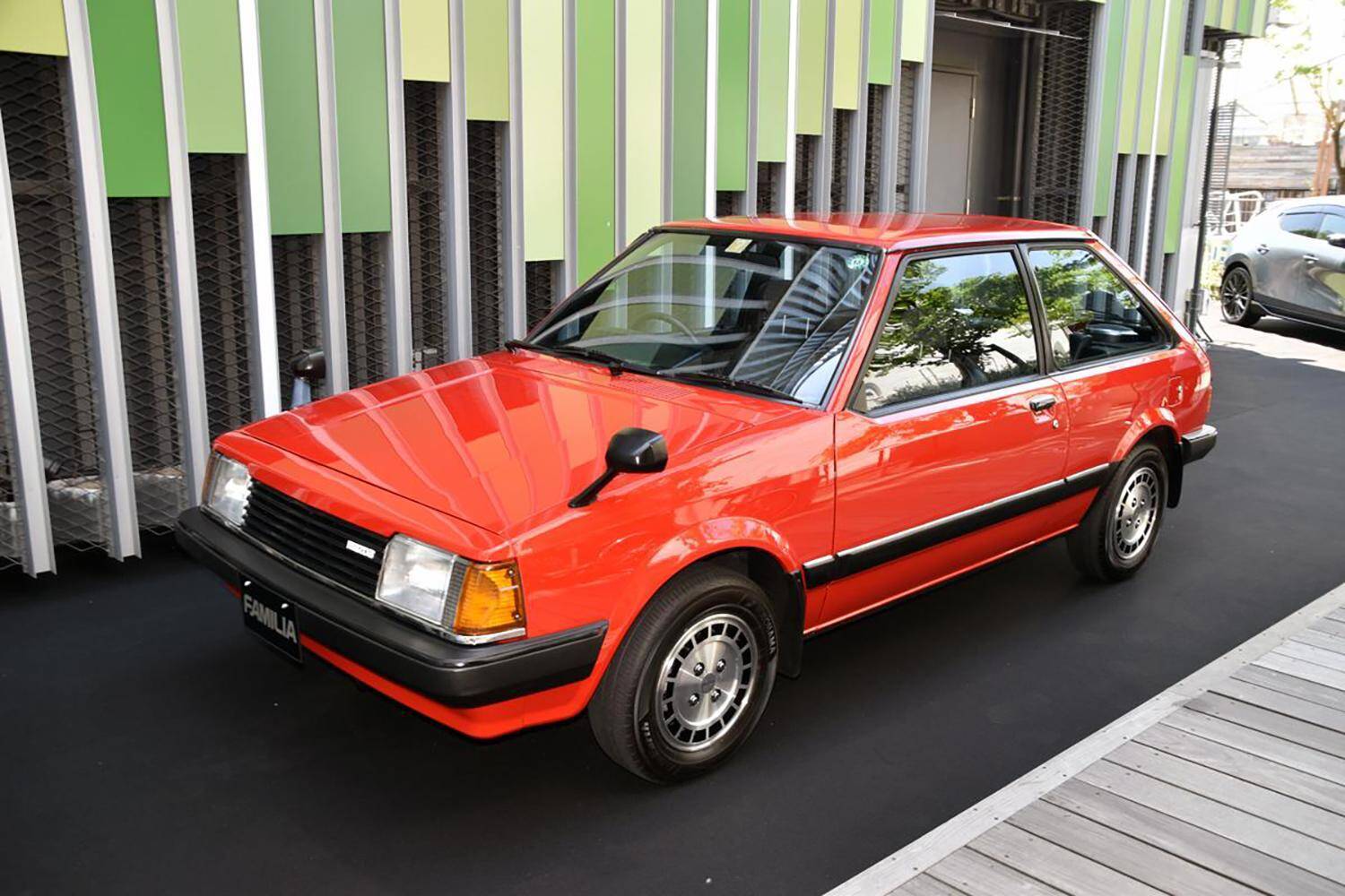 セダンなのに月販４万台！　変わり種車が５年で30万台！　驚異の「瞬間最大風速」を記録した絶版車４台