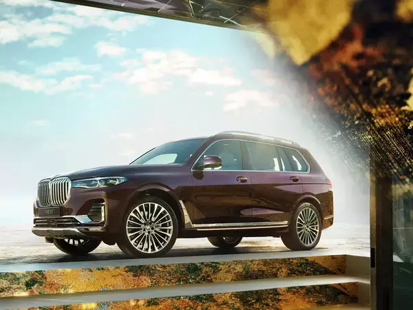 日本の伝統技術と最高峰SUVが融合した奇跡の1台！　BMW X7西陣エディションが登場