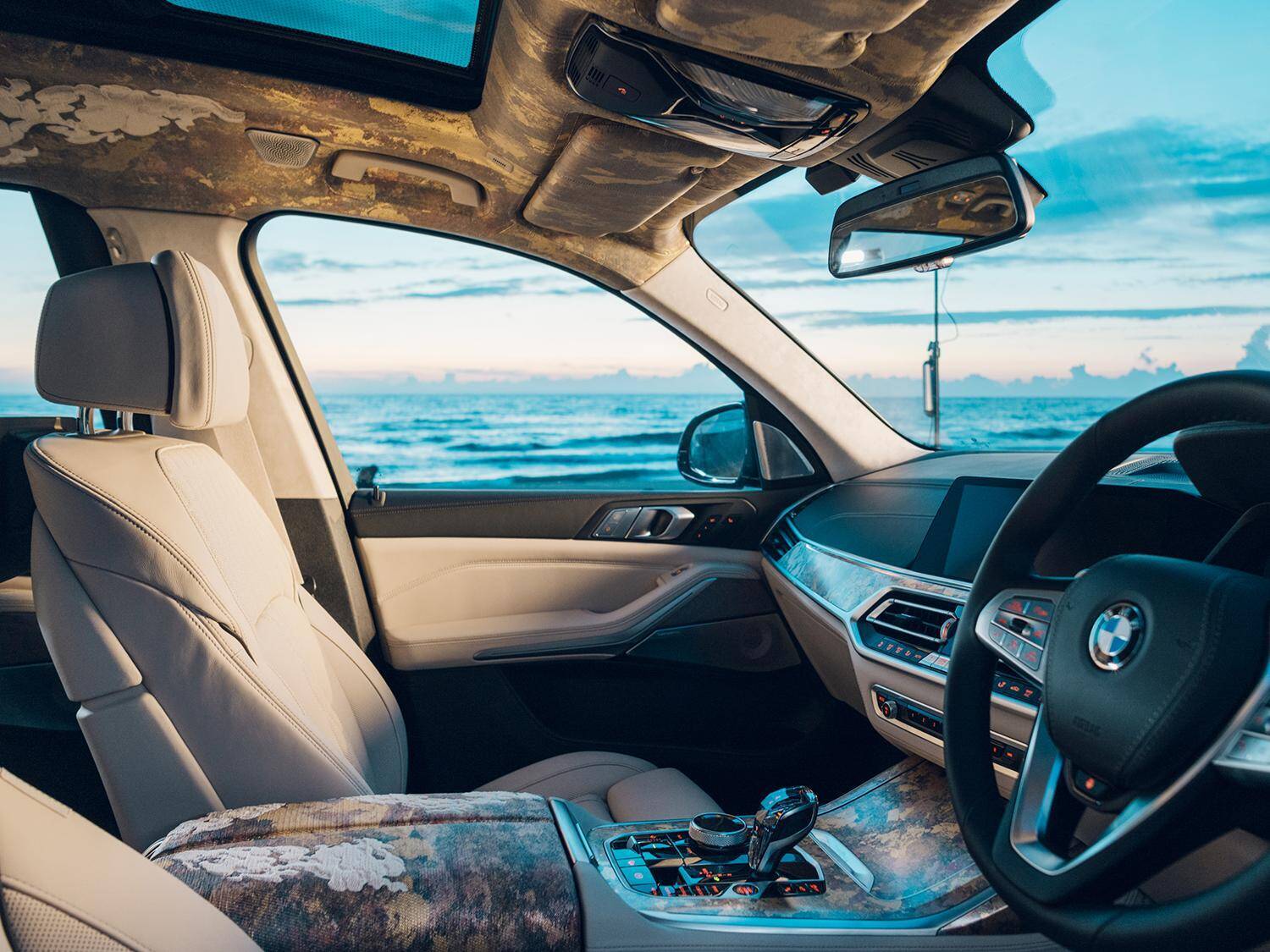 日本の伝統技術と最高峰SUVが融合した奇跡の1台！　BMW X7西陣エディションが登場