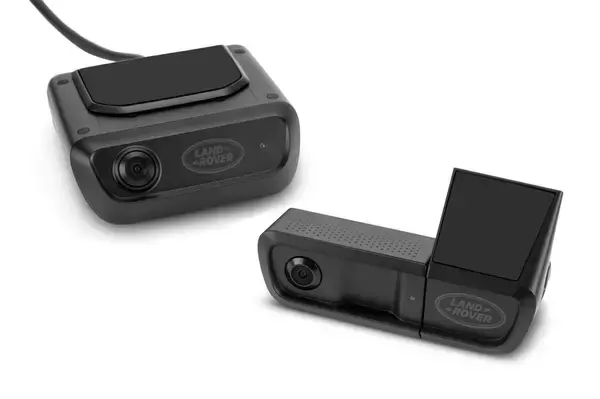 「大人気のディフェンダーに黒い特別仕様車！　日本独自の企画によるダブルオーブラック エディションを限定発売」の画像