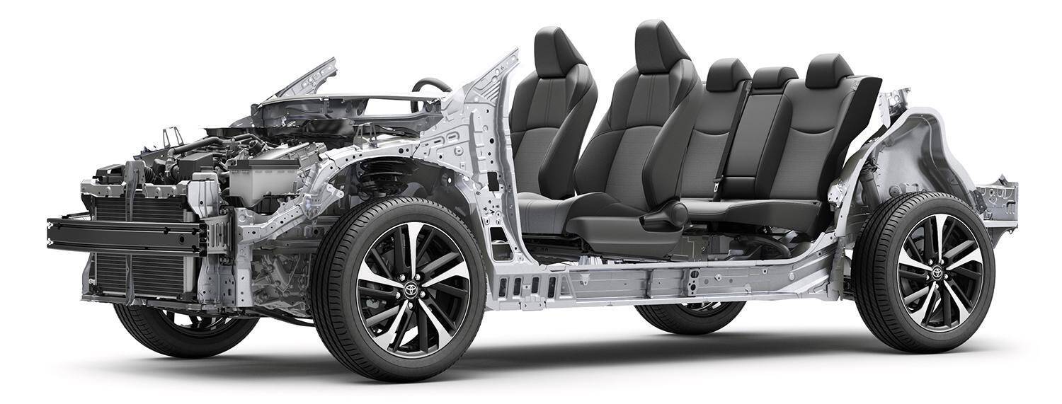 新型登場から２年経ってもまだ「旧型」も売り続けるカローラ！　狙いと需要はドコにあるのか？