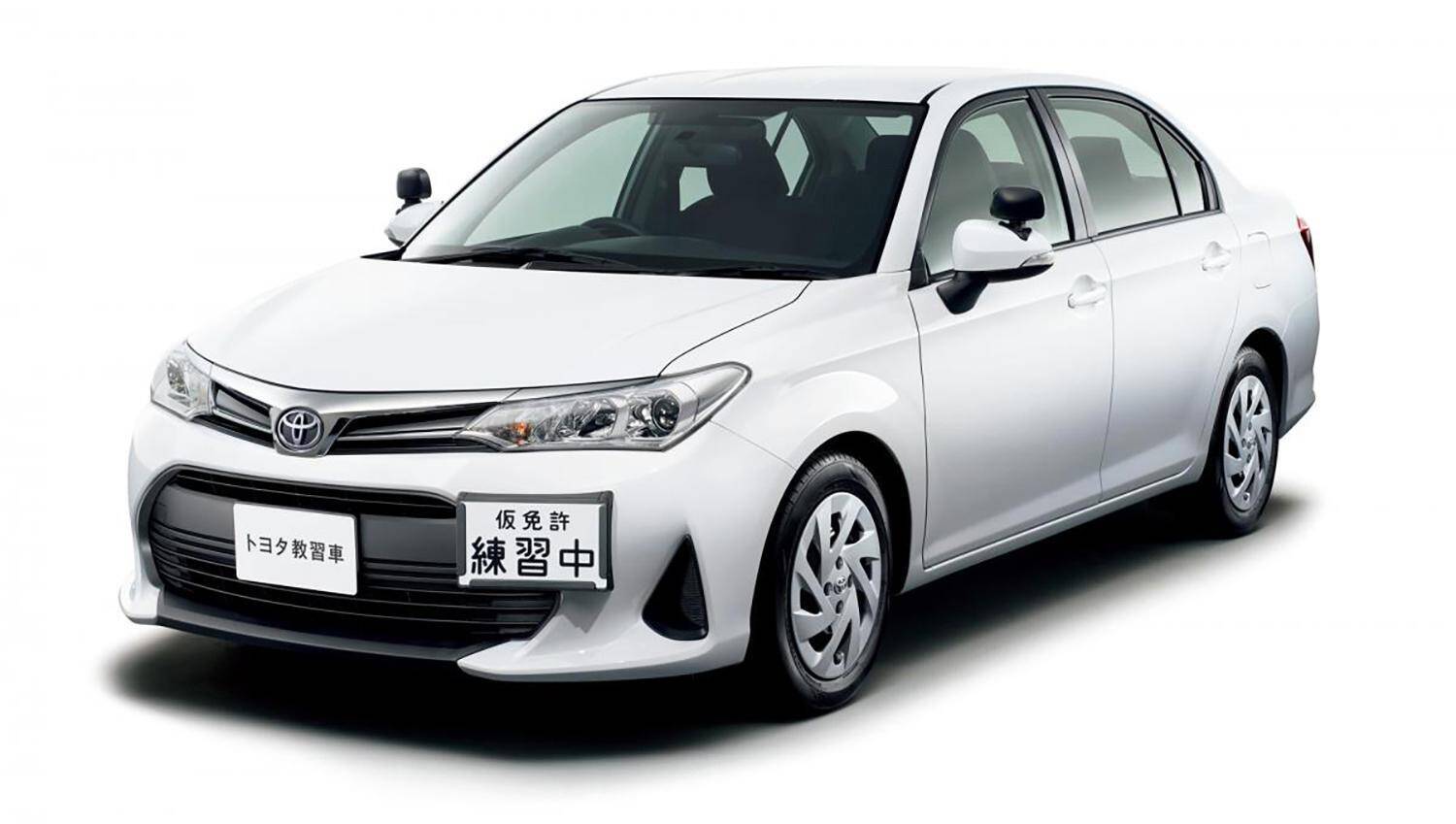 新型登場から２年経ってもまだ「旧型」も売り続けるカローラ！　狙いと需要はドコにあるのか？