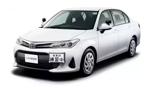「新型登場から２年経ってもまだ「旧型」も売り続けるカローラ！　狙いと需要はドコにあるのか？」の画像