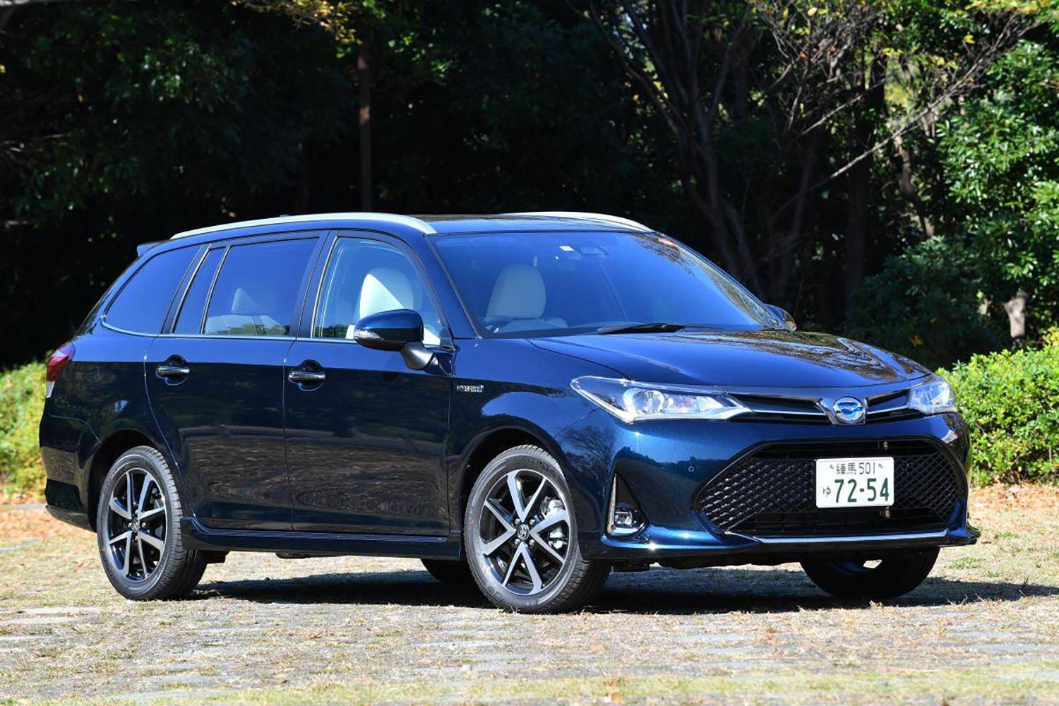 新型登場から２年経ってもまだ「旧型」も売り続けるカローラ！　狙いと需要はドコにあるのか？